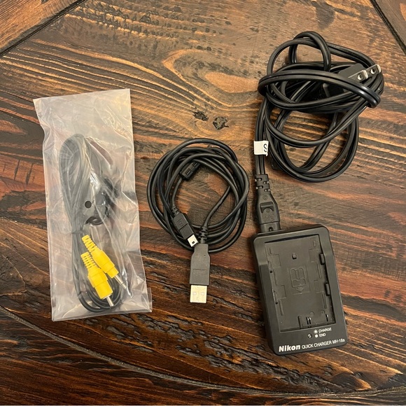 Nikon D50 DSLR Camera w/Accessories - Picture 14 of 16